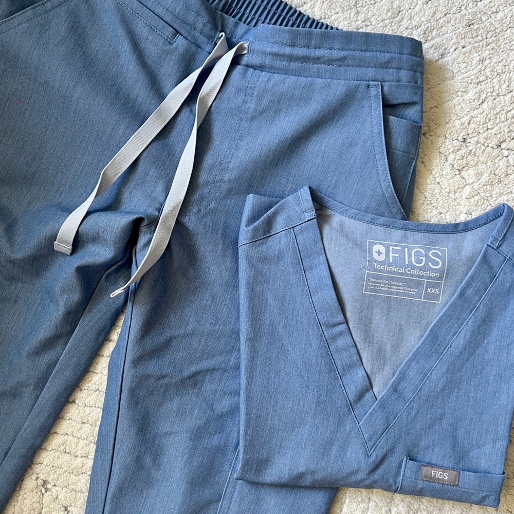FIGS Scrub Set (Catarina Top, Yola Skinny Pants)
